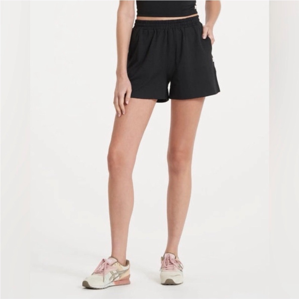 Vuori Boyfriend shorts